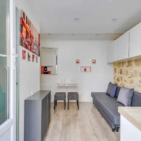 Cozy With Balcony 2p - 18e بيت للعطل