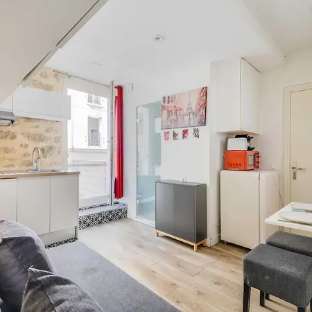 Cozy With Balcony 2p - 18e بيت للعطل